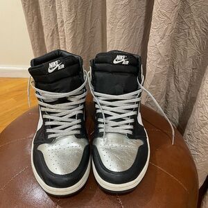 Air Jordan 1 High OG Silver Toe Black/Metallic Silver-White